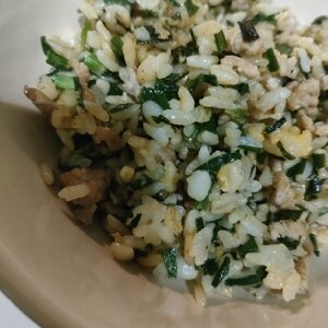 簡単(^^)子供が喜ぶ鶏ひき肉とニラのチャーハン♪